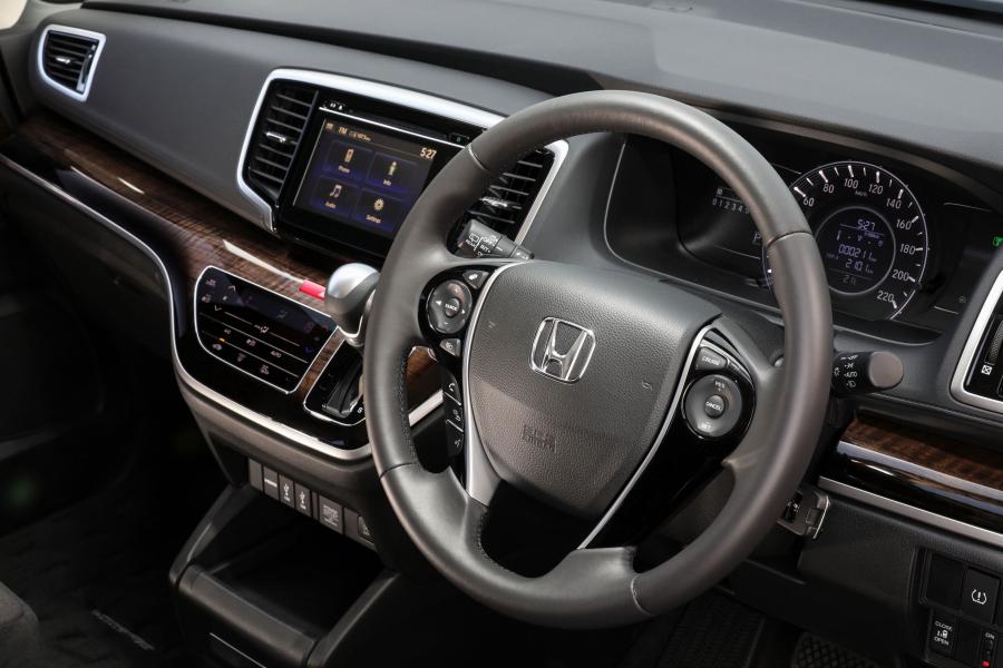 Панель приборов Honda Odyssey VTi 2017 года  (AU) (фото 12 из 46)